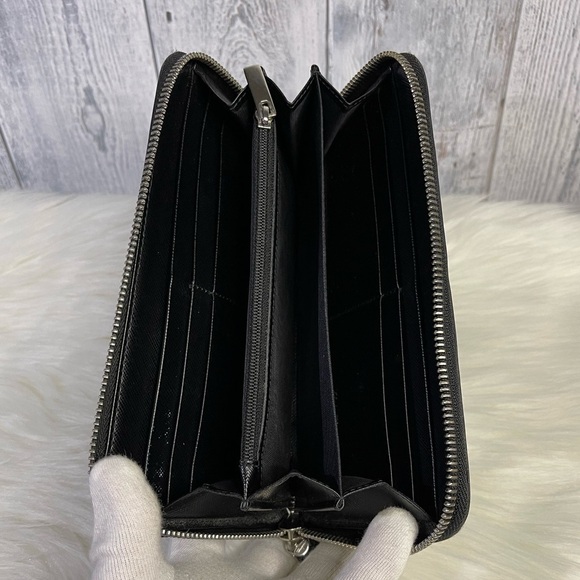 SALVATORE FERRAGAMO continental zip leather wallet in black - Picture 11 of 17